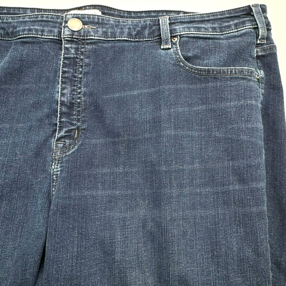 LANE BRYANT Womens 26S Short Medium Wash Mid Rise Super Stretch Straight Jeans - Picture 1 of 9